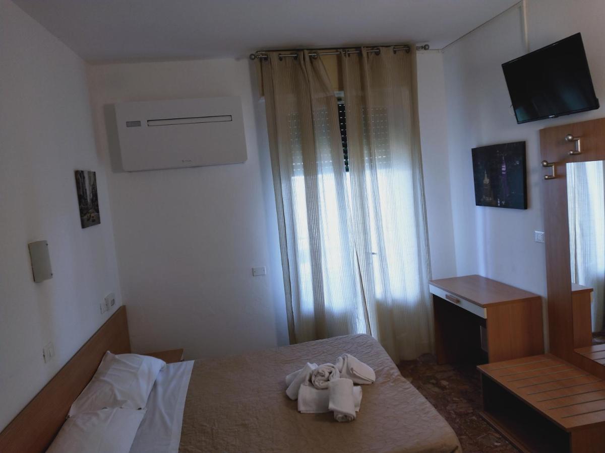 Hotel Diana Гардоне Ривера Екстериор снимка