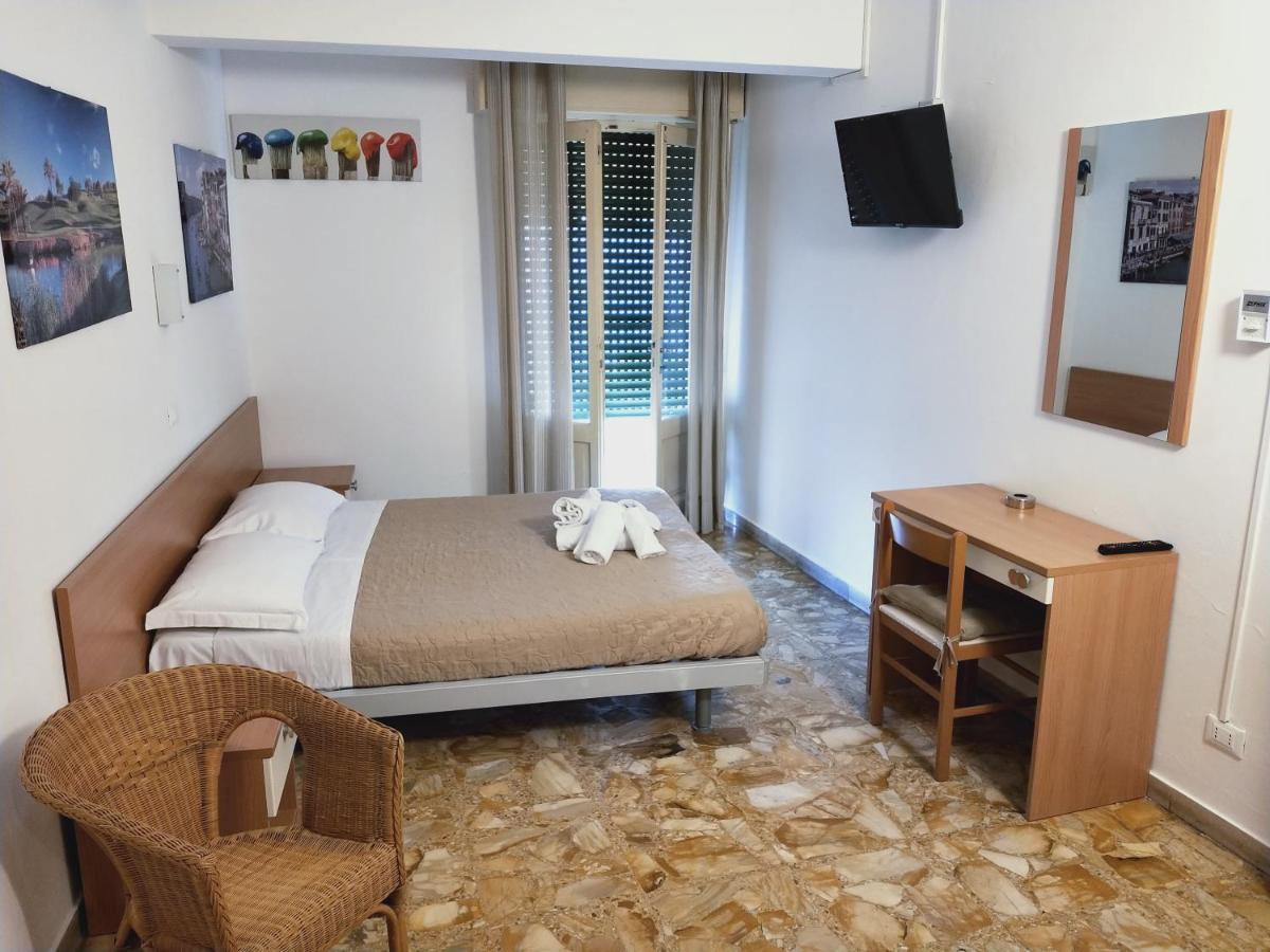 Hotel Diana Гардоне Ривера Екстериор снимка
