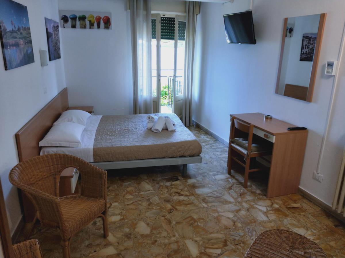 Hotel Diana Гардоне Ривера Екстериор снимка