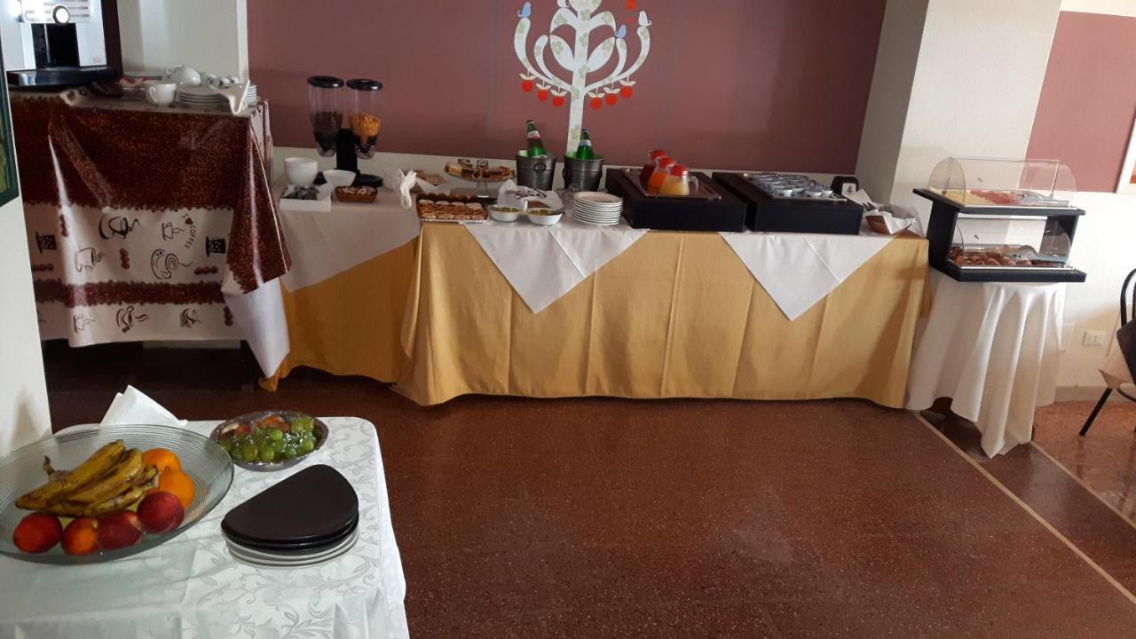 Hotel Diana Гардоне Ривера Екстериор снимка