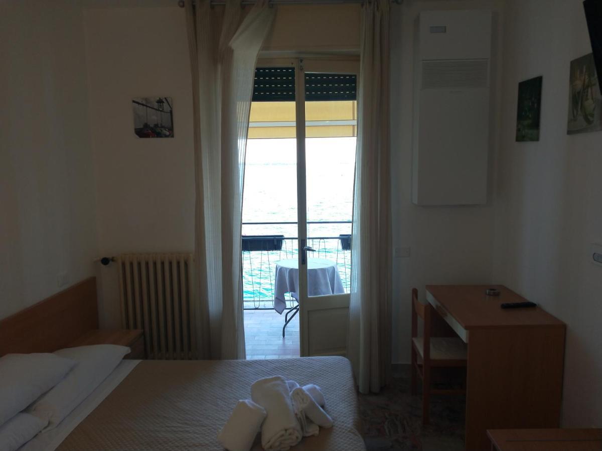 Hotel Diana Гардоне Ривера Екстериор снимка